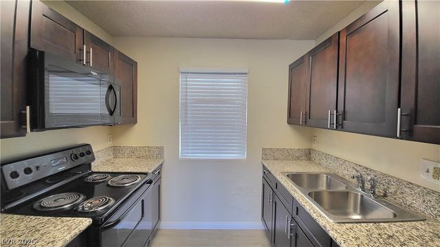 218 MERLAYNE Drive 2, Henderson, NV 89011