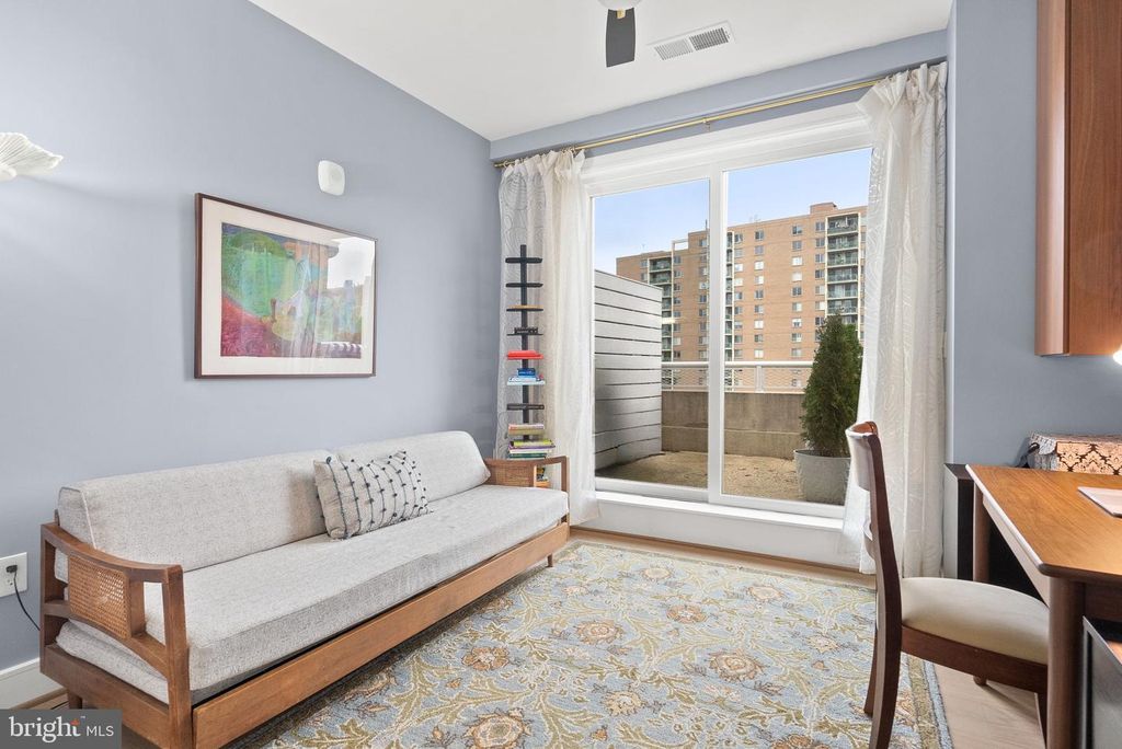 635 SLATERS LN #302, Alexandria, VA 22314