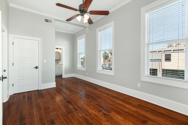 405 24th Street Street 202, Galveston, TX 77550