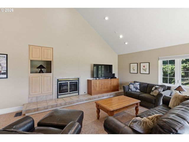1337 BEACH LOOP Dr, Bandon, OR 97411