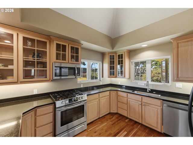 1337 BEACH LOOP Dr, Bandon, OR 97411