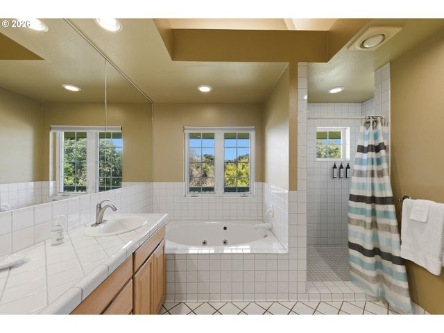 1337 BEACH LOOP Dr, Bandon, OR 97411