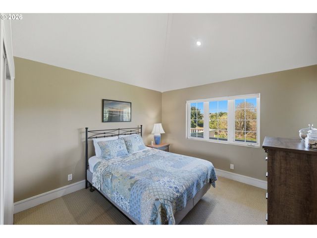 1337 BEACH LOOP Dr, Bandon, OR 97411