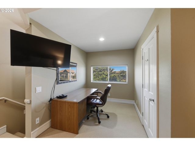 1337 BEACH LOOP Dr, Bandon, OR 97411