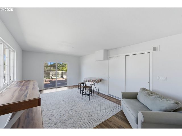 1337 BEACH LOOP Dr, Bandon, OR 97411