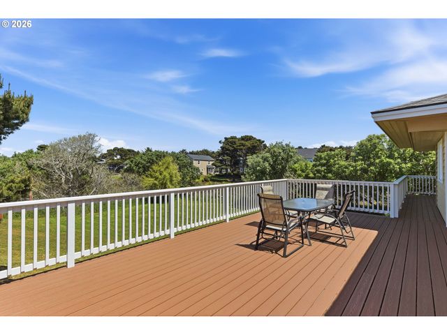 1337 BEACH LOOP Dr, Bandon, OR 97411