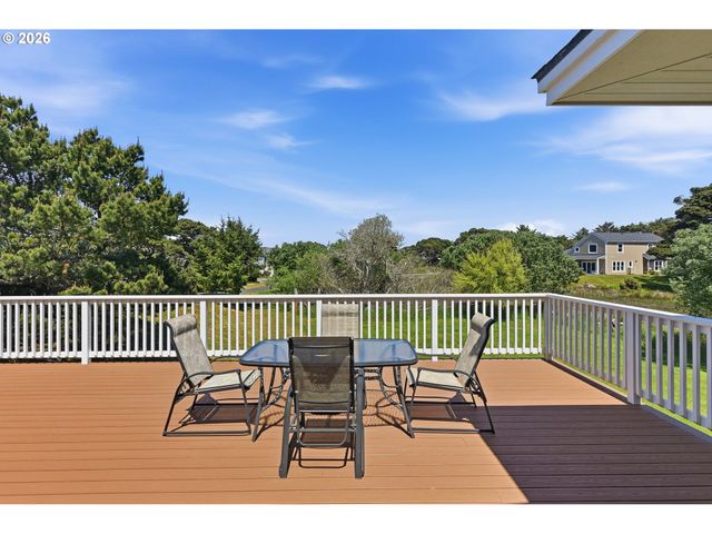 1337 BEACH LOOP Dr, Bandon, OR 97411