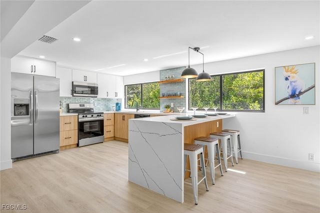 1105 Skiff PL, Sanibel, FL 33957