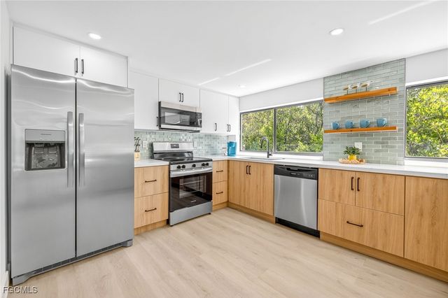 1105 Skiff PL, Sanibel, FL 33957