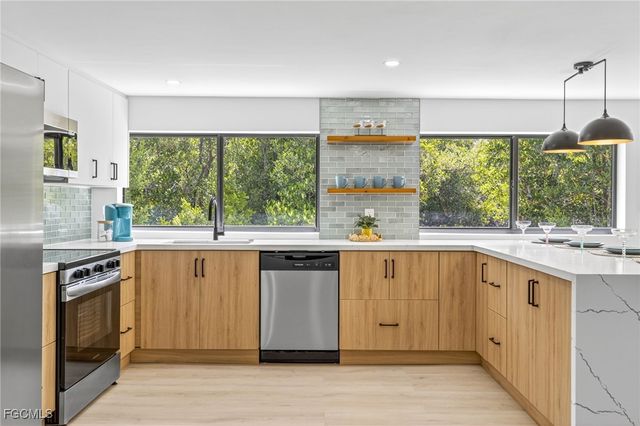 1105 Skiff PL, Sanibel, FL 33957