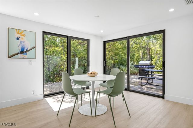 1105 Skiff PL, Sanibel, FL 33957