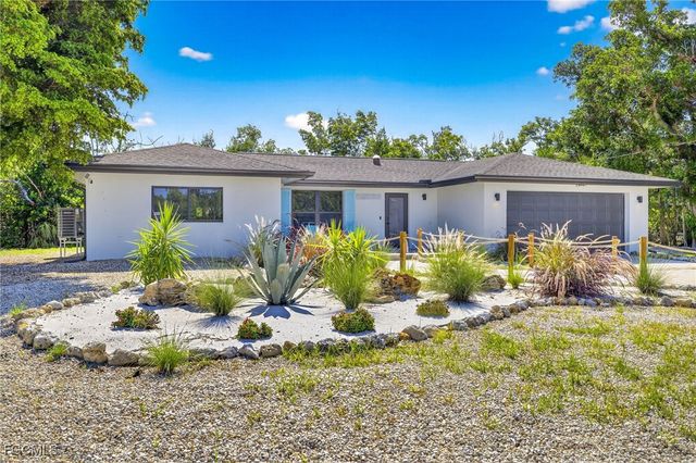 1105 Skiff PL, Sanibel, FL 33957