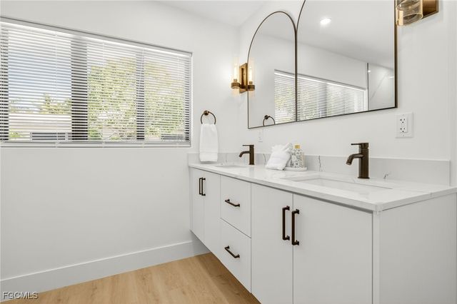 1105 Skiff PL, Sanibel, FL 33957