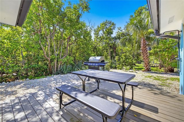 1105 Skiff PL, Sanibel, FL 33957