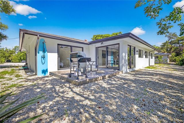 1105 Skiff PL, Sanibel, FL 33957