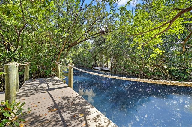 1105 Skiff PL, Sanibel, FL 33957