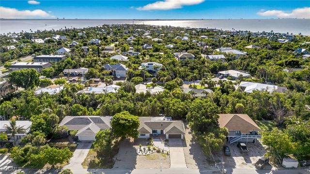 1105 Skiff PL, Sanibel, FL 33957