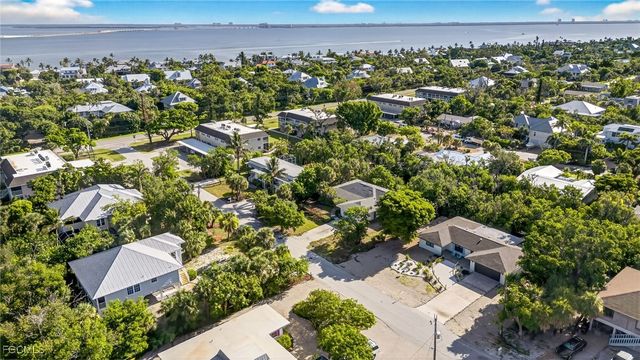 1105 Skiff PL, Sanibel, FL 33957
