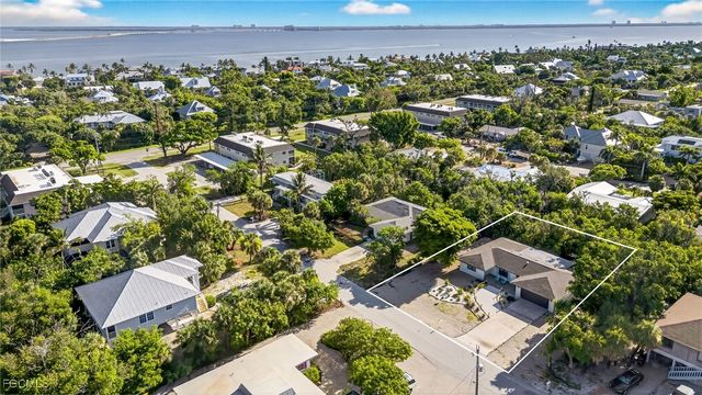 1105 Skiff PL, Sanibel, FL 33957