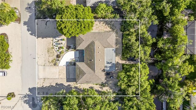 1105 Skiff PL, Sanibel, FL 33957