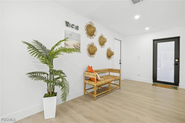 1105 Skiff PL, Sanibel, FL 33957