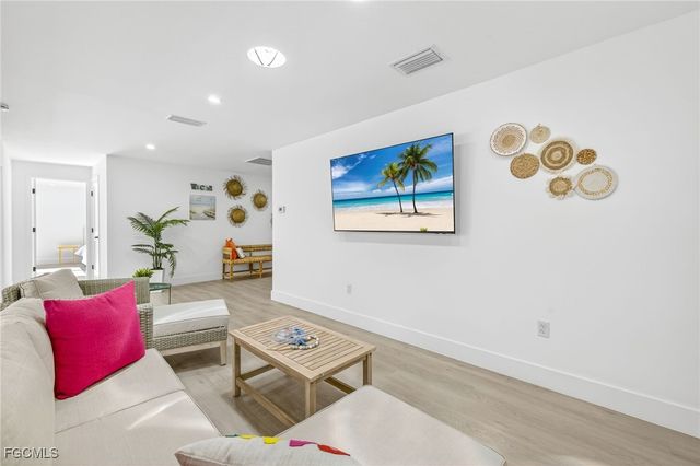 1105 Skiff PL, Sanibel, FL 33957