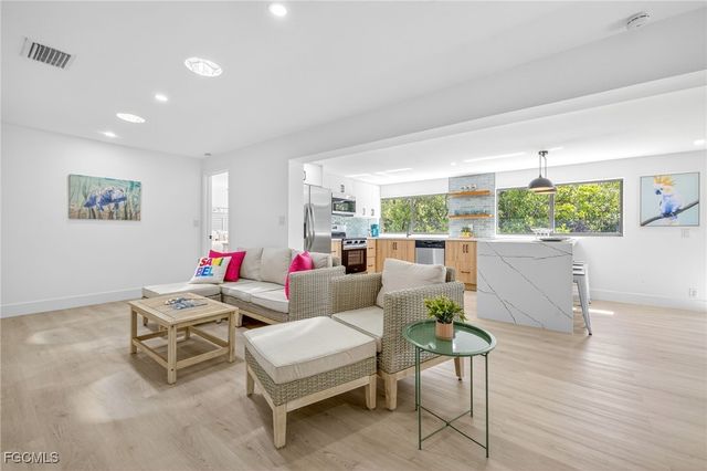 1105 Skiff PL, Sanibel, FL 33957