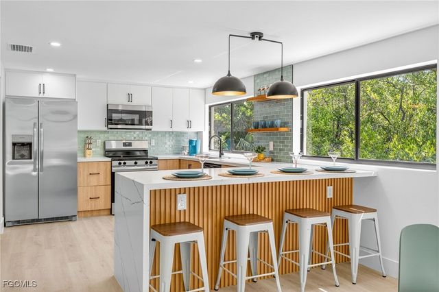 1105 Skiff PL, Sanibel, FL 33957