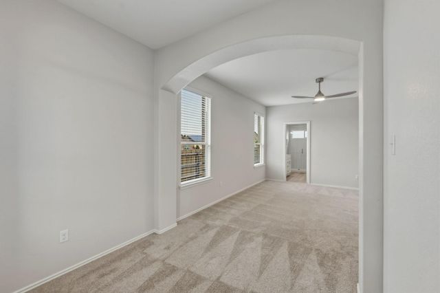 301 Serpentine LN, Jarrell, TX 76537