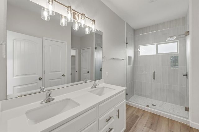 301 Serpentine LN, Jarrell, TX 76537