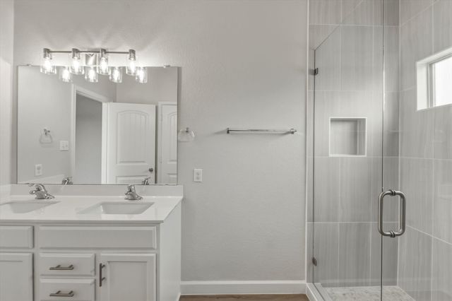 301 Serpentine LN, Jarrell, TX 76537