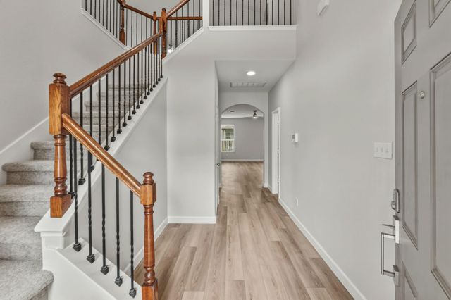 301 Serpentine LN, Jarrell, TX 76537