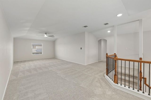 301 Serpentine LN, Jarrell, TX 76537