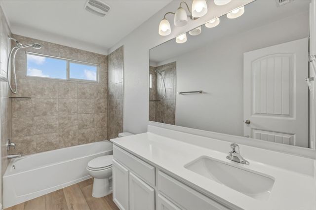 301 Serpentine LN, Jarrell, TX 76537