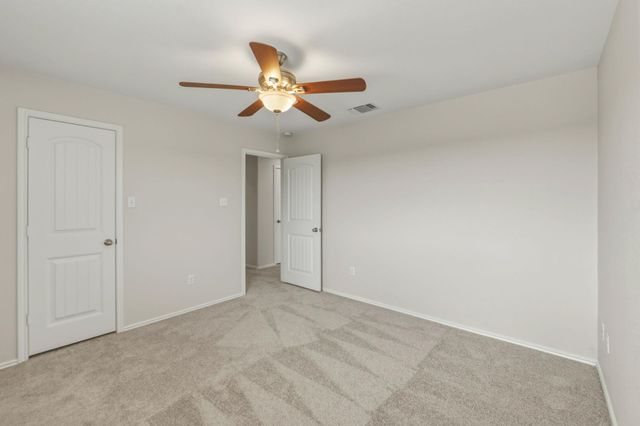 301 Serpentine LN, Jarrell, TX 76537