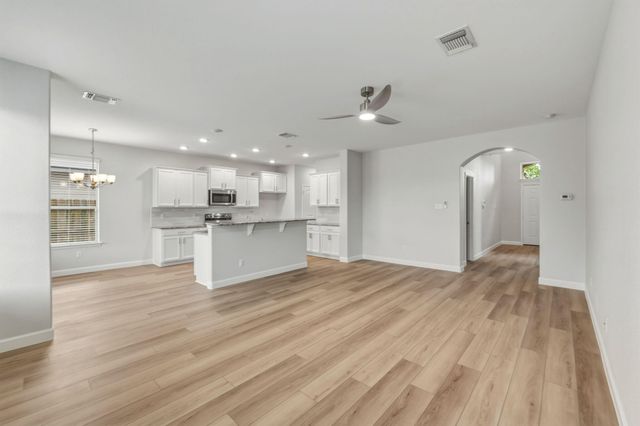 301 Serpentine LN, Jarrell, TX 76537