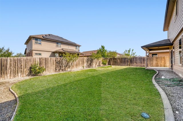 301 Serpentine LN, Jarrell, TX 76537