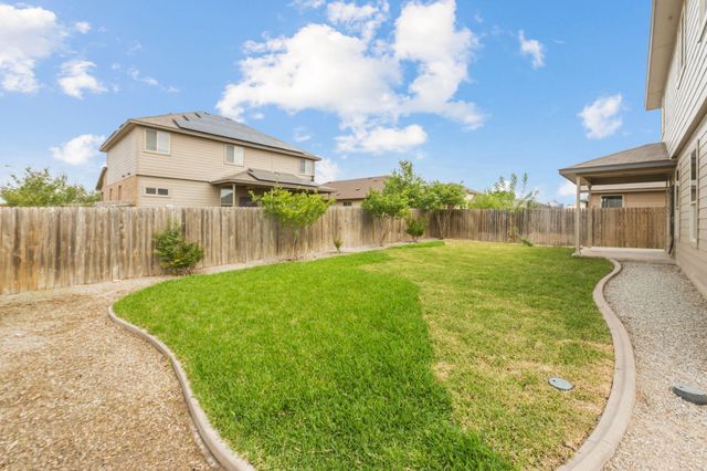 301 Serpentine LN, Jarrell, TX 76537