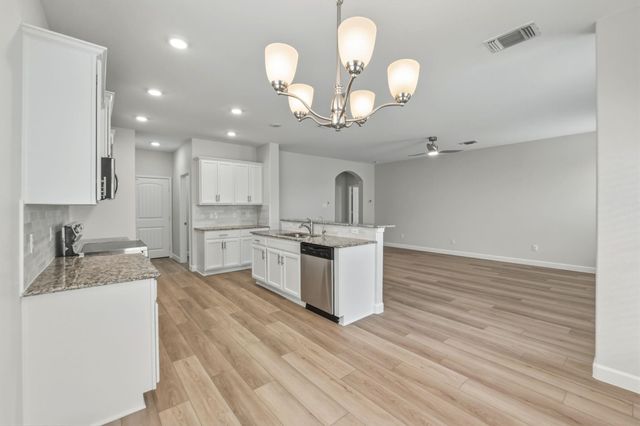 301 Serpentine LN, Jarrell, TX 76537