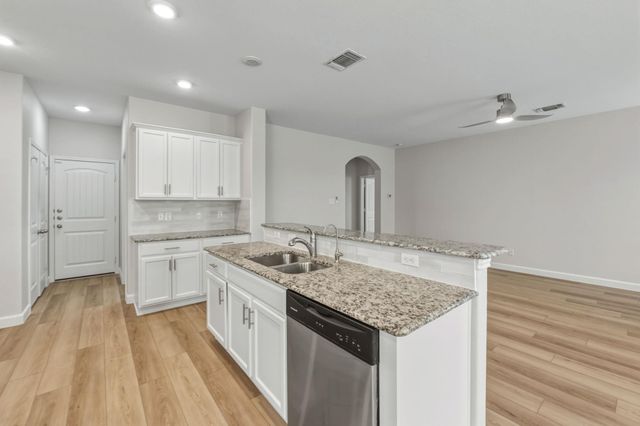 301 Serpentine LN, Jarrell, TX 76537