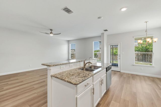 301 Serpentine LN, Jarrell, TX 76537