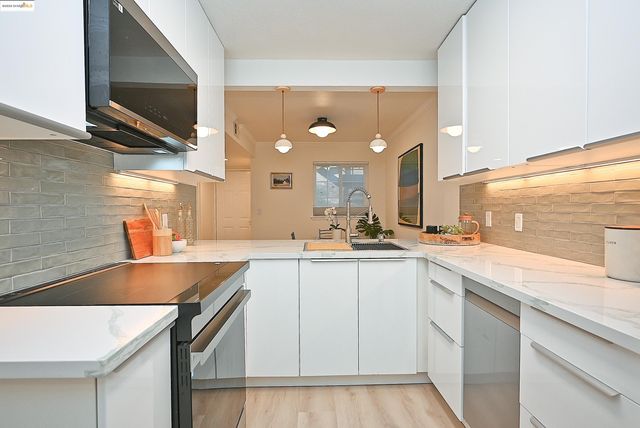 550 Canyon Oaks Dr A, Oakland, CA 94605