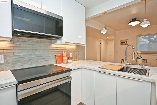 550 Canyon Oaks Dr A, Oakland, CA 94605