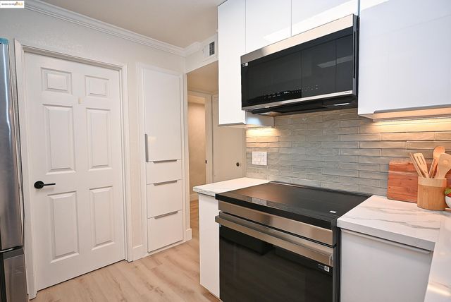 550 Canyon Oaks Dr A, Oakland, CA 94605