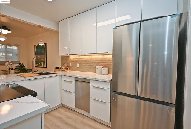 550 Canyon Oaks Dr A, Oakland, CA 94605