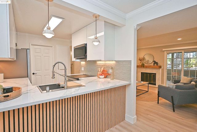 550 Canyon Oaks Dr A, Oakland, CA 94605