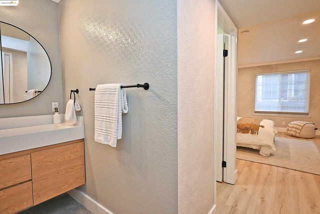 550 Canyon Oaks Dr A, Oakland, CA 94605