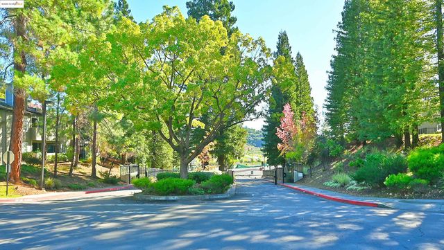 550 Canyon Oaks Dr A, Oakland, CA 94605