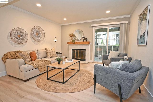 550 Canyon Oaks Dr A, Oakland, CA 94605