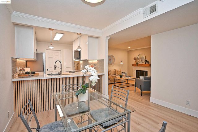 550 Canyon Oaks Dr A, Oakland, CA 94605